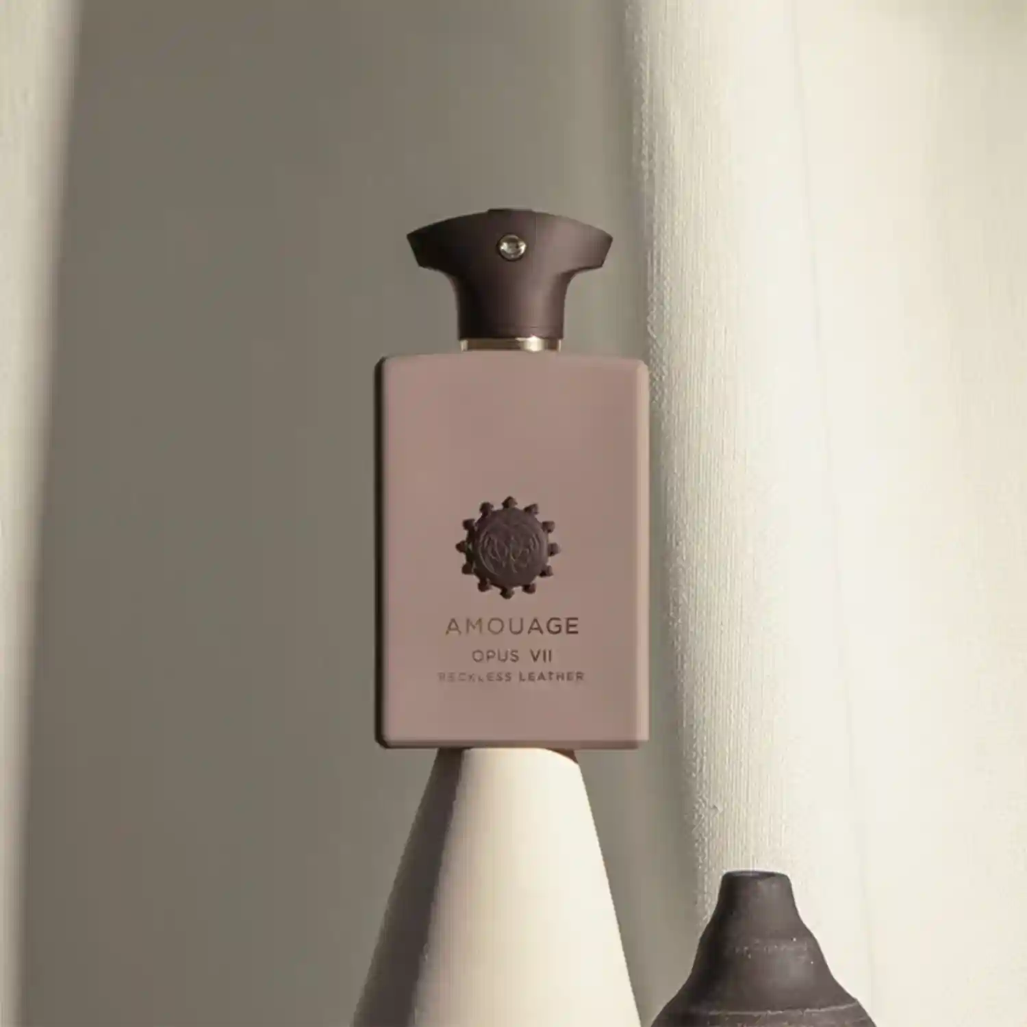 AMOUAGE OPUS VII RECKLESS LEATHER 6 Amouage Opus VII Reckless Leather – parfum unisexe cuiré Maroc