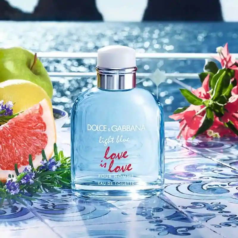 LIGHT BLUE LOVE IS LOVE POUR HOMME 5 light-blue-love-is-love-lifestyle-maroc.webp